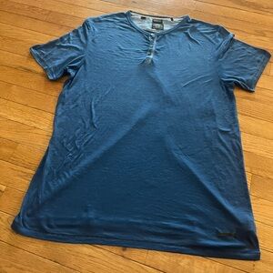 Buffalo David Bitton men’s large long sleeve shirt . Thin material .